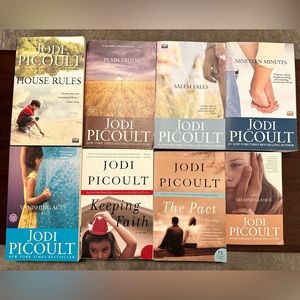 Jodi Picoult book bundle - 8 bestselling books
